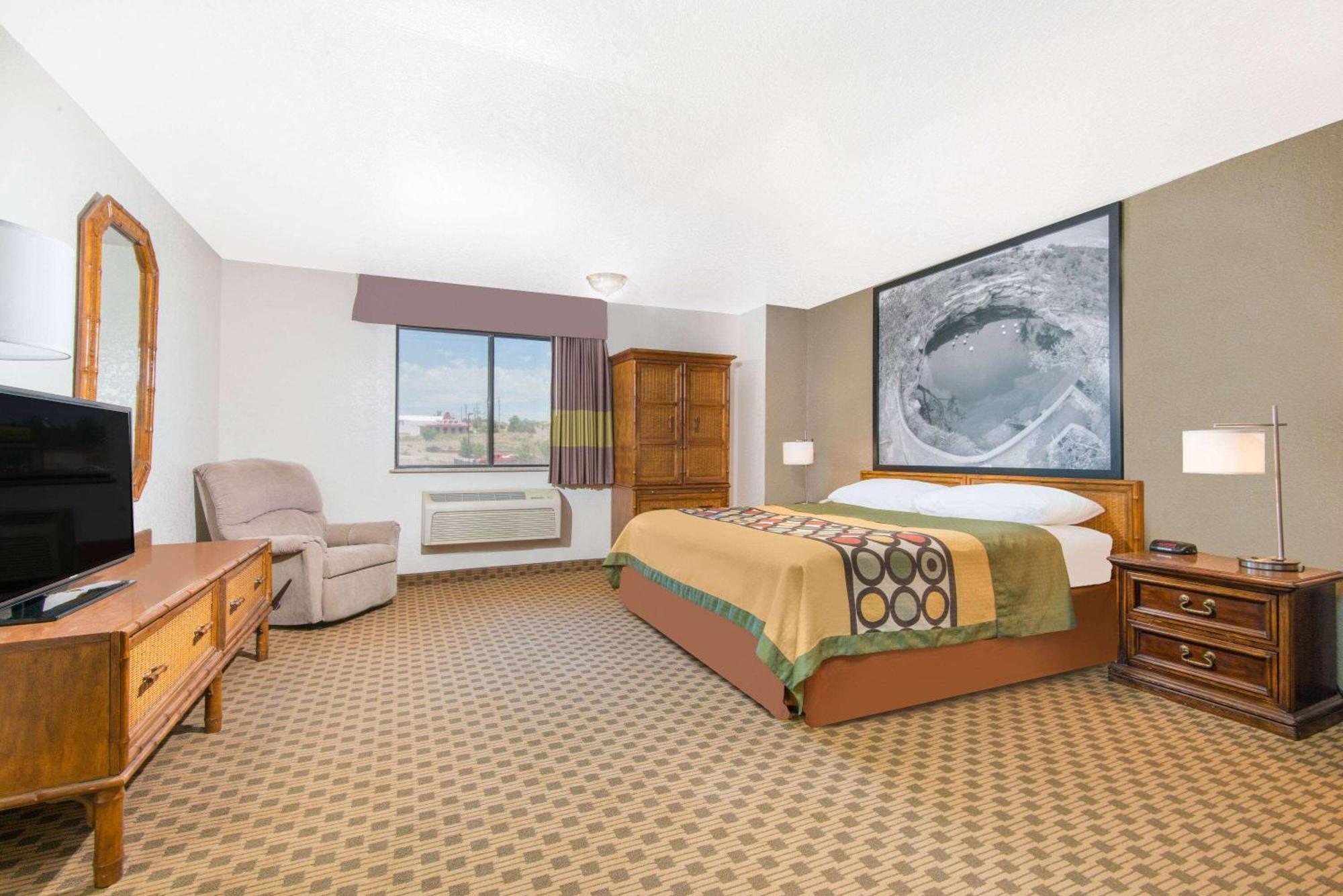 Super 8 By Wyndham Santa Rosa Hotel Екстериор снимка