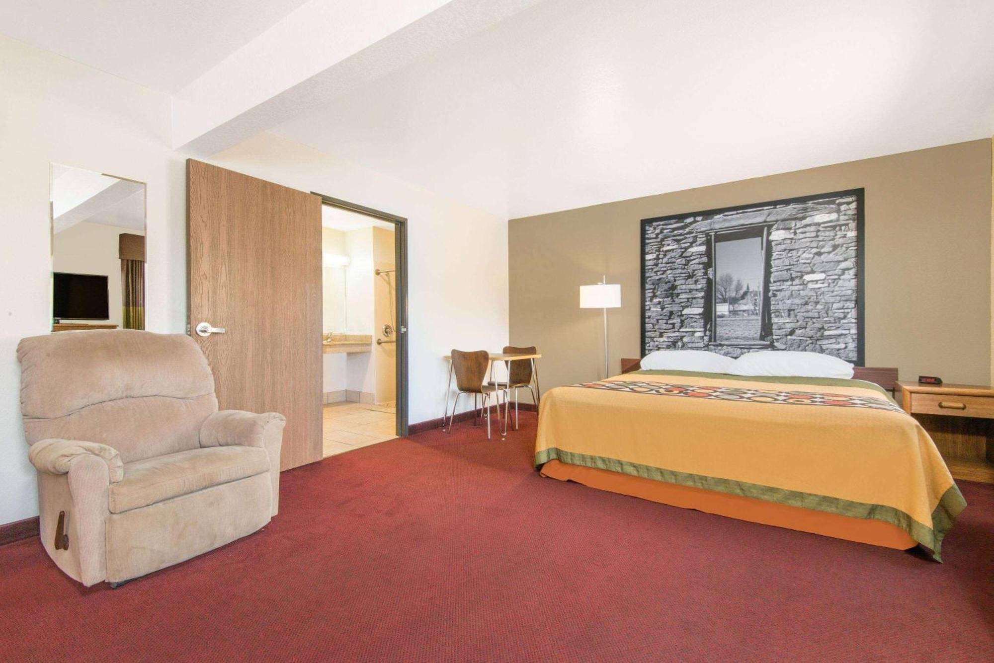 Super 8 By Wyndham Santa Rosa Hotel Екстериор снимка