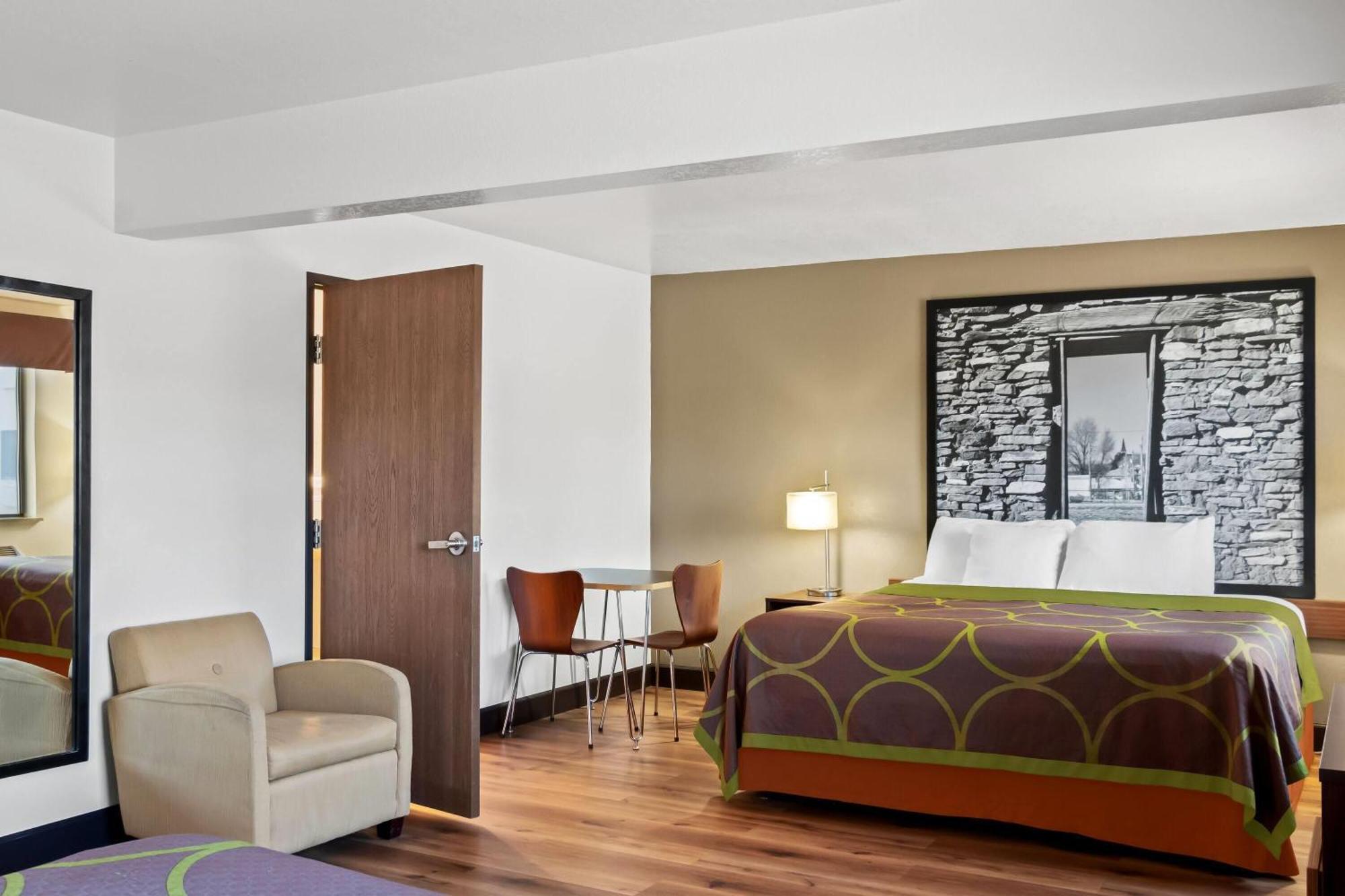 Super 8 By Wyndham Santa Rosa Hotel Екстериор снимка