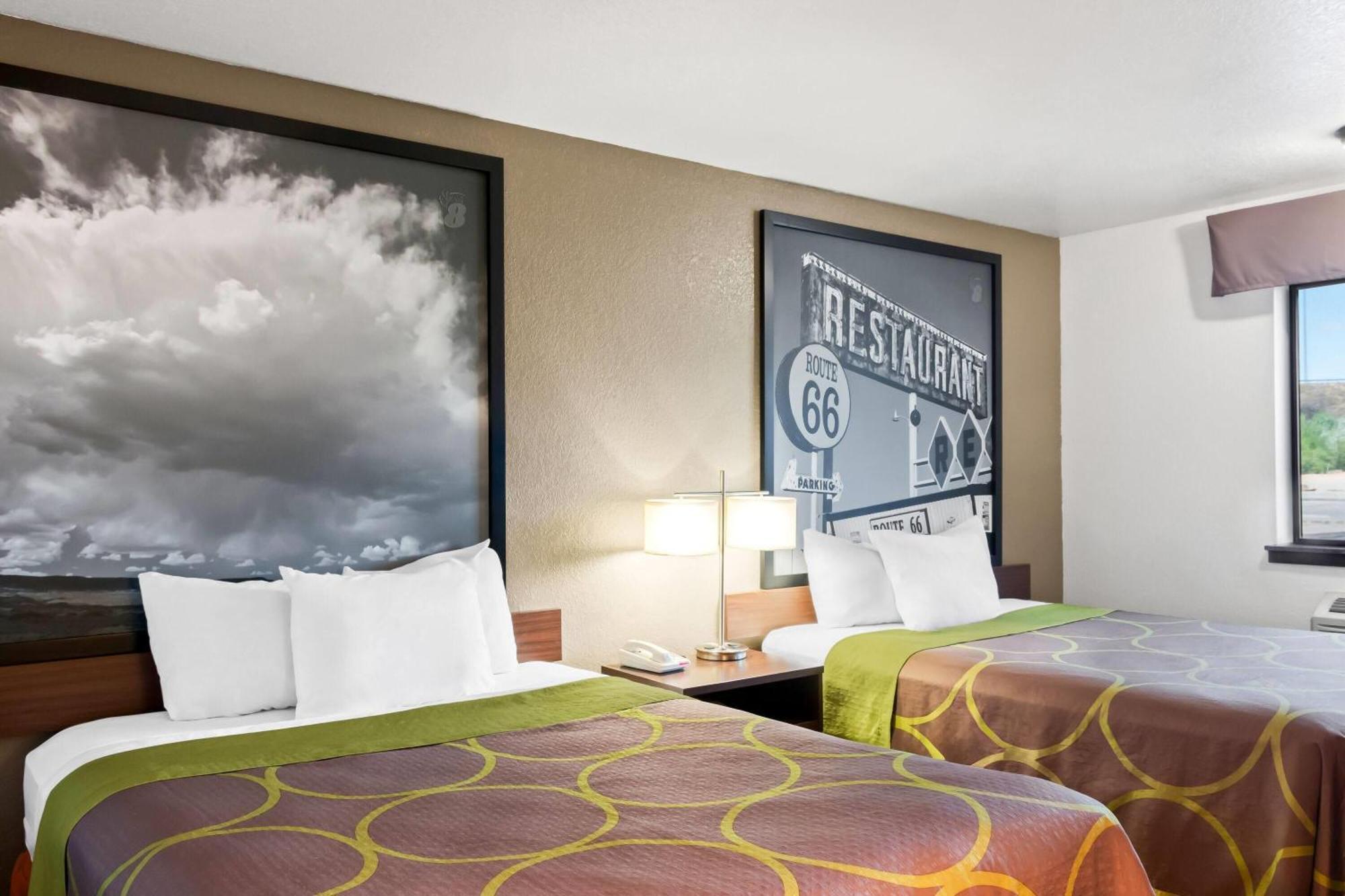 Super 8 By Wyndham Santa Rosa Hotel Екстериор снимка