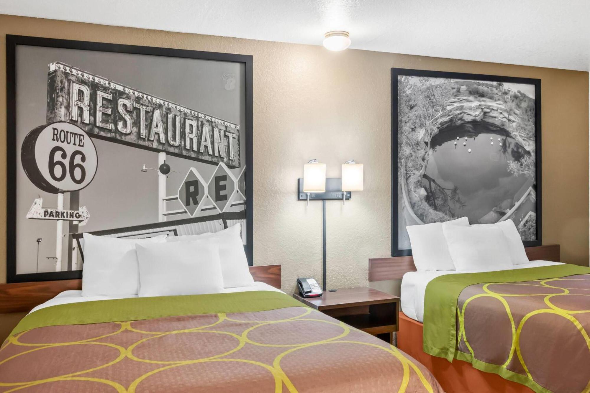 Super 8 By Wyndham Santa Rosa Hotel Екстериор снимка