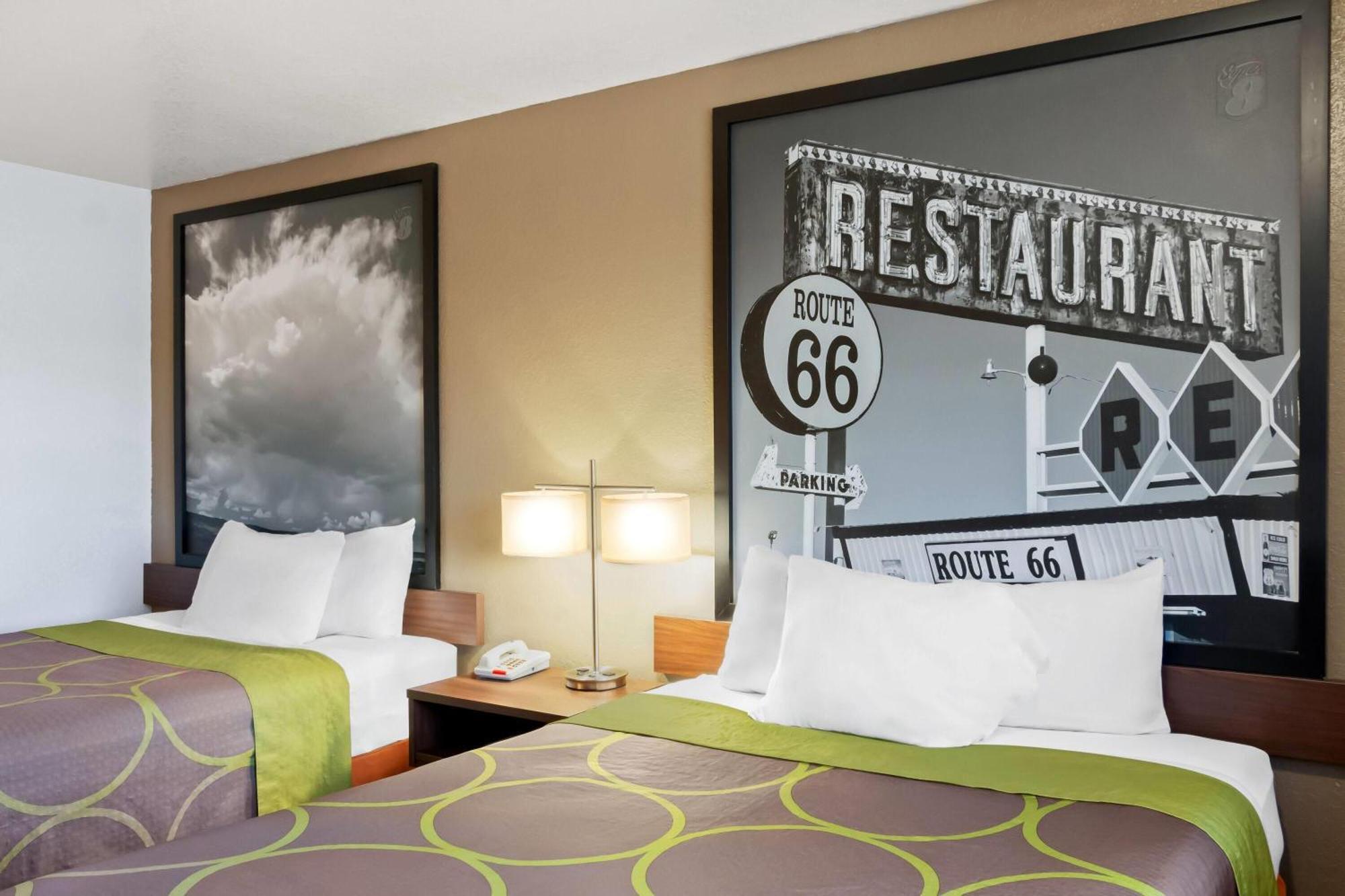 Super 8 By Wyndham Santa Rosa Hotel Екстериор снимка