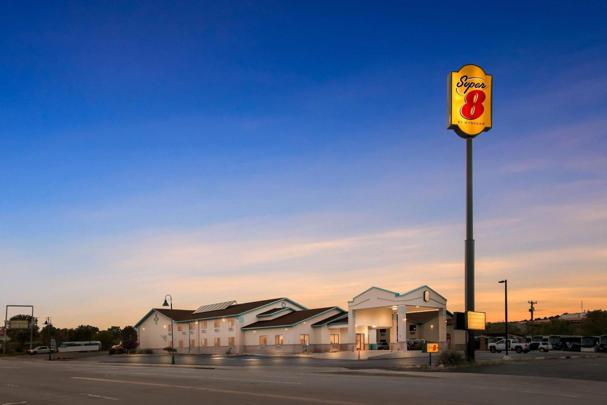 Super 8 By Wyndham Santa Rosa Hotel Екстериор снимка