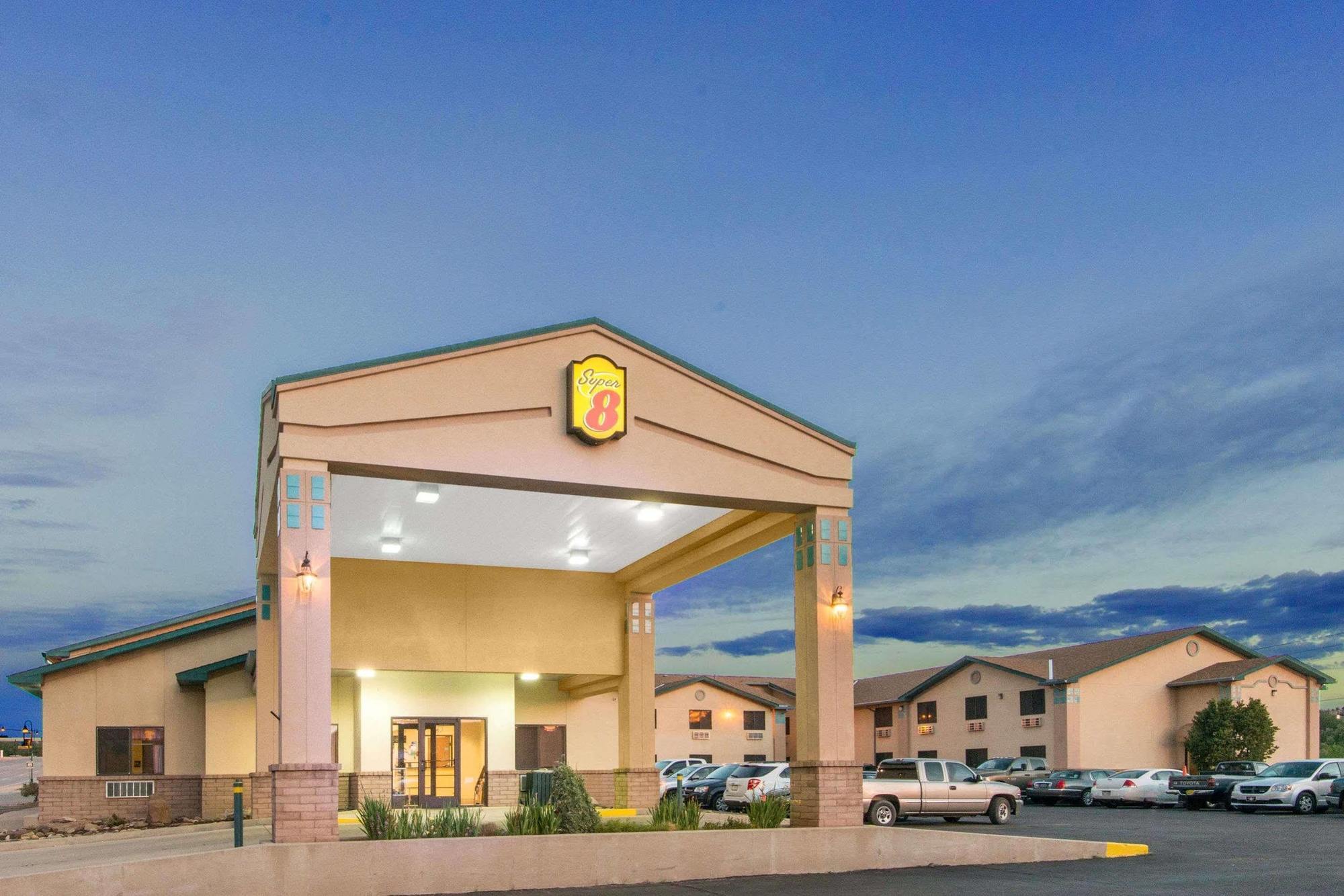 Super 8 By Wyndham Santa Rosa Hotel Екстериор снимка